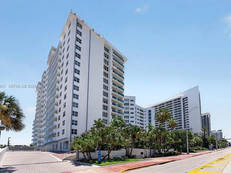 5001 Collins Ave #9H — Photo 37