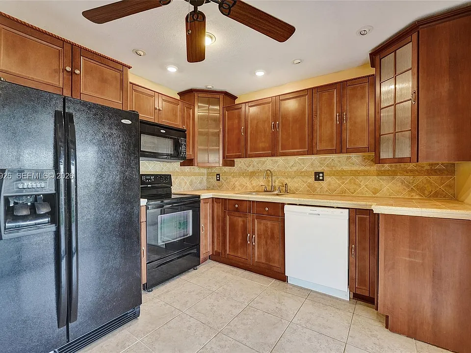 11154 NW 37th St
