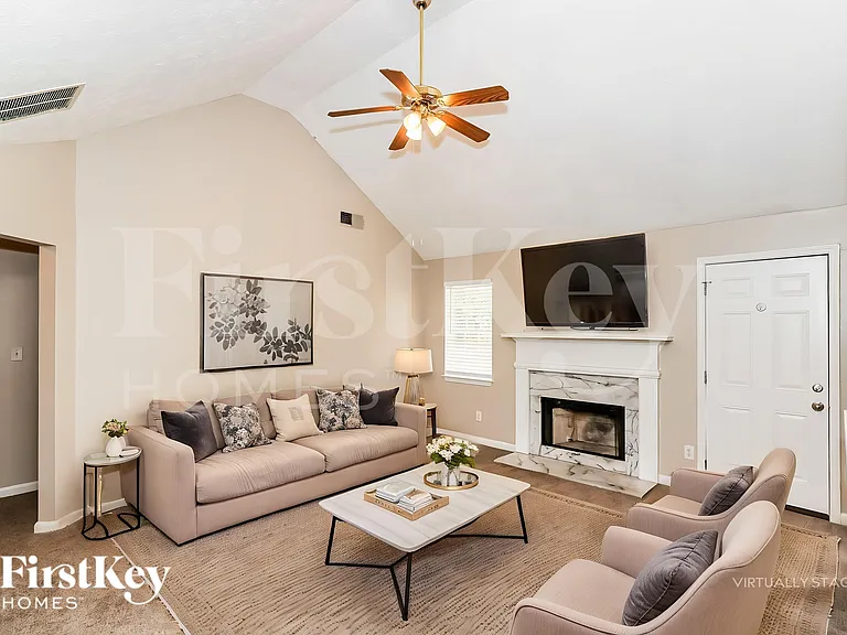 83 Huntington Ct — Photo 3