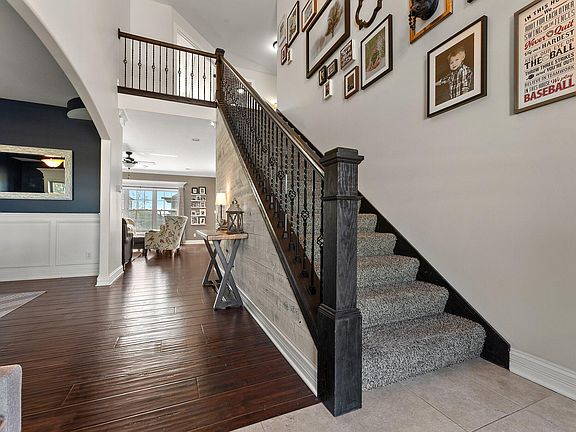 3rd image of 9847 Meadow Rose Ln