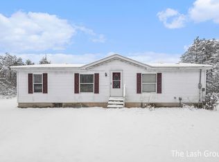 8915 Cottonwood Ave, Howard City, MI 49329