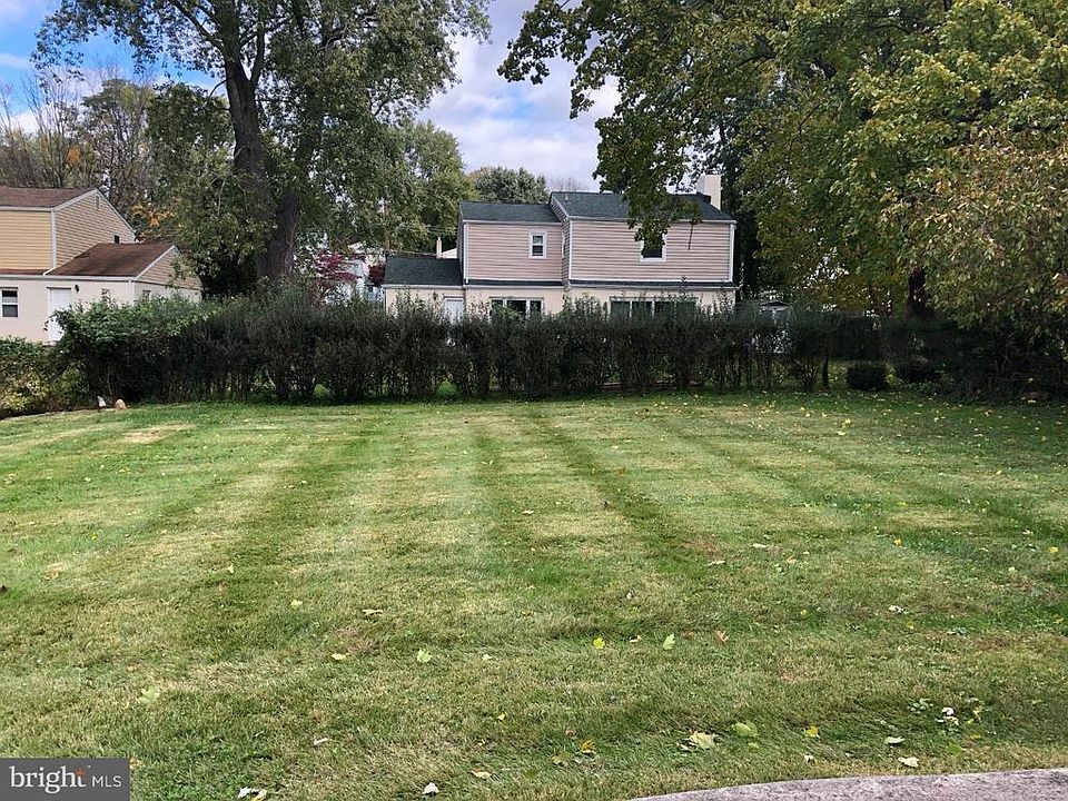 2nd image of 545 Evergreen Ln