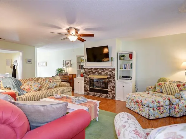 306 Esplanade Pl, Chesapeake, VA 23320