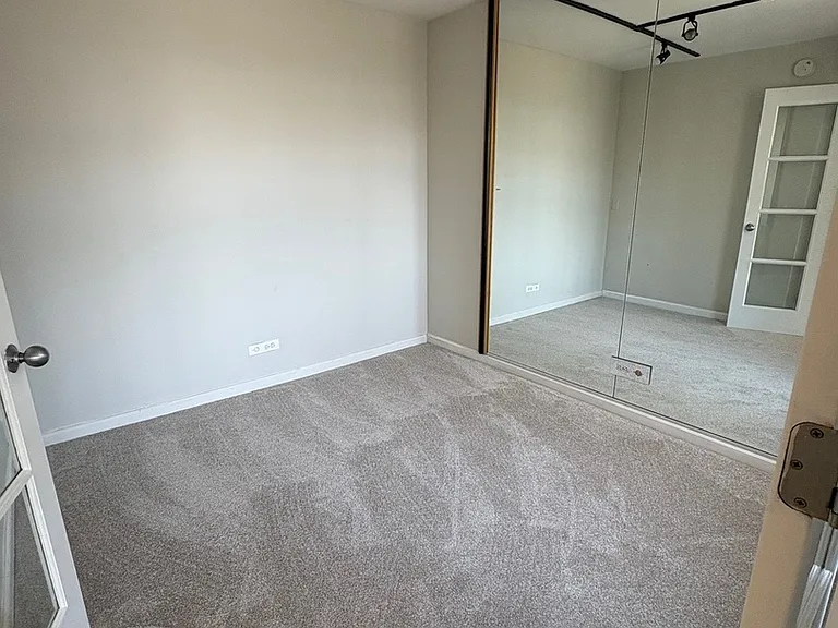 525 W Hawthorne Pl #1907 — Photo 7
