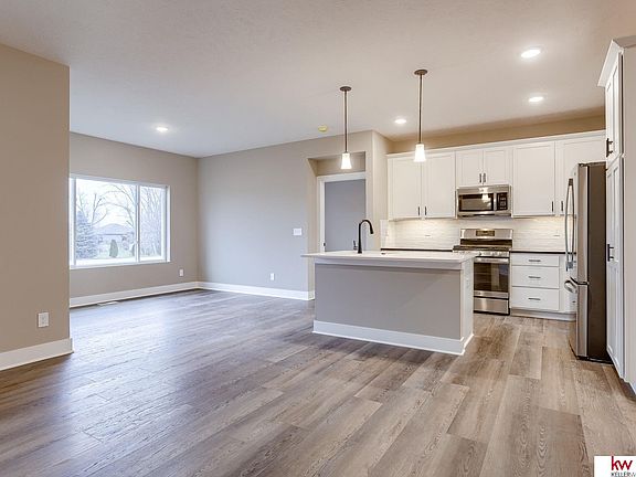 4th image of 2916 Lakeside Dr