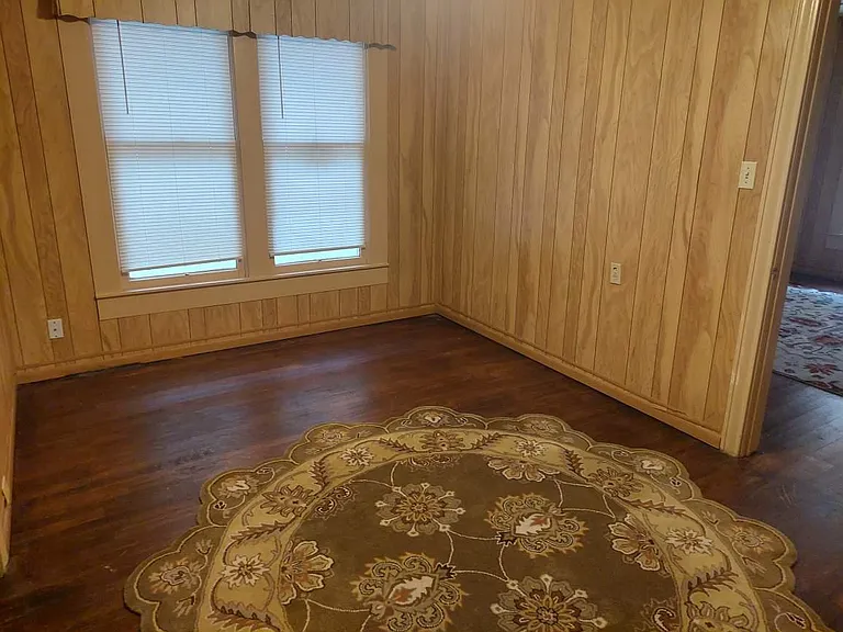 102 E Mayer St — Photo 8