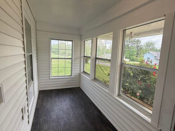 357 Chestnut St, La Center, KY 42056