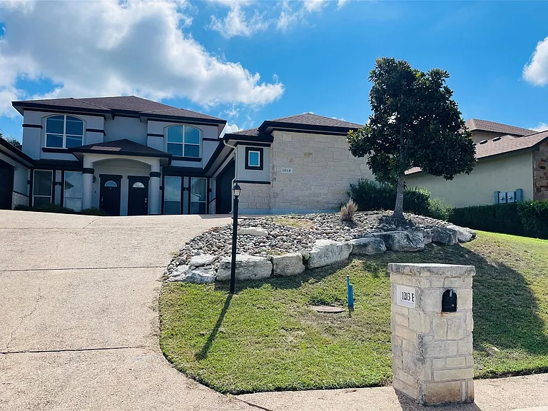 1213 Delsie Dr #B — Photo 7