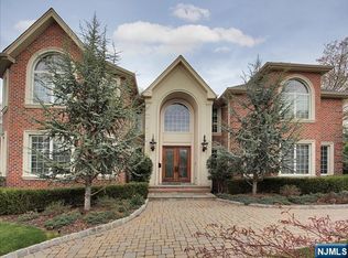 8 Willow Dr, Englewood Cliffs, NJ 07632