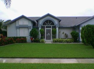 123 Queens Ln, Royal Palm Beach, FL 33411