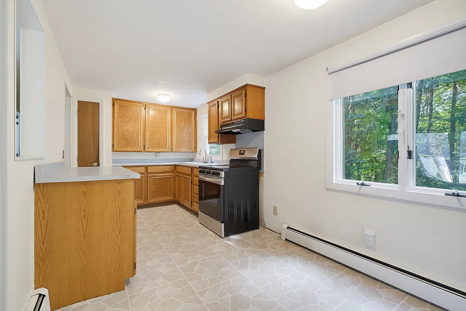 5 bed, 1984 sqft, $4,450 — Photo 3