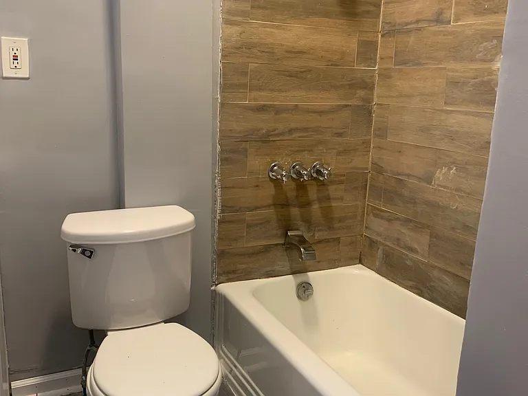 747 Franklin Ave #1 — Photo 4