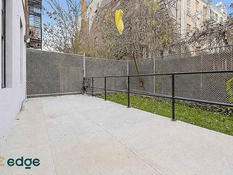 527 Knickerbocker Ave #3J — Photo 9