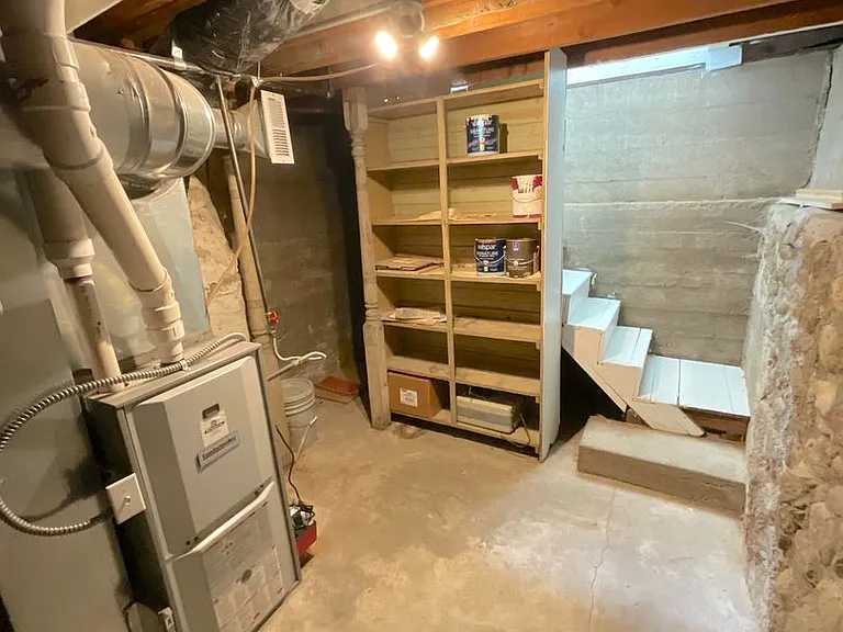 126 S Institute St — Photo 33