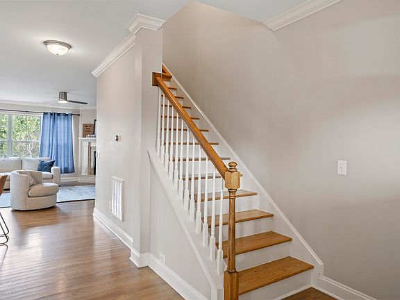 4th image of 109 Brownsville Ct