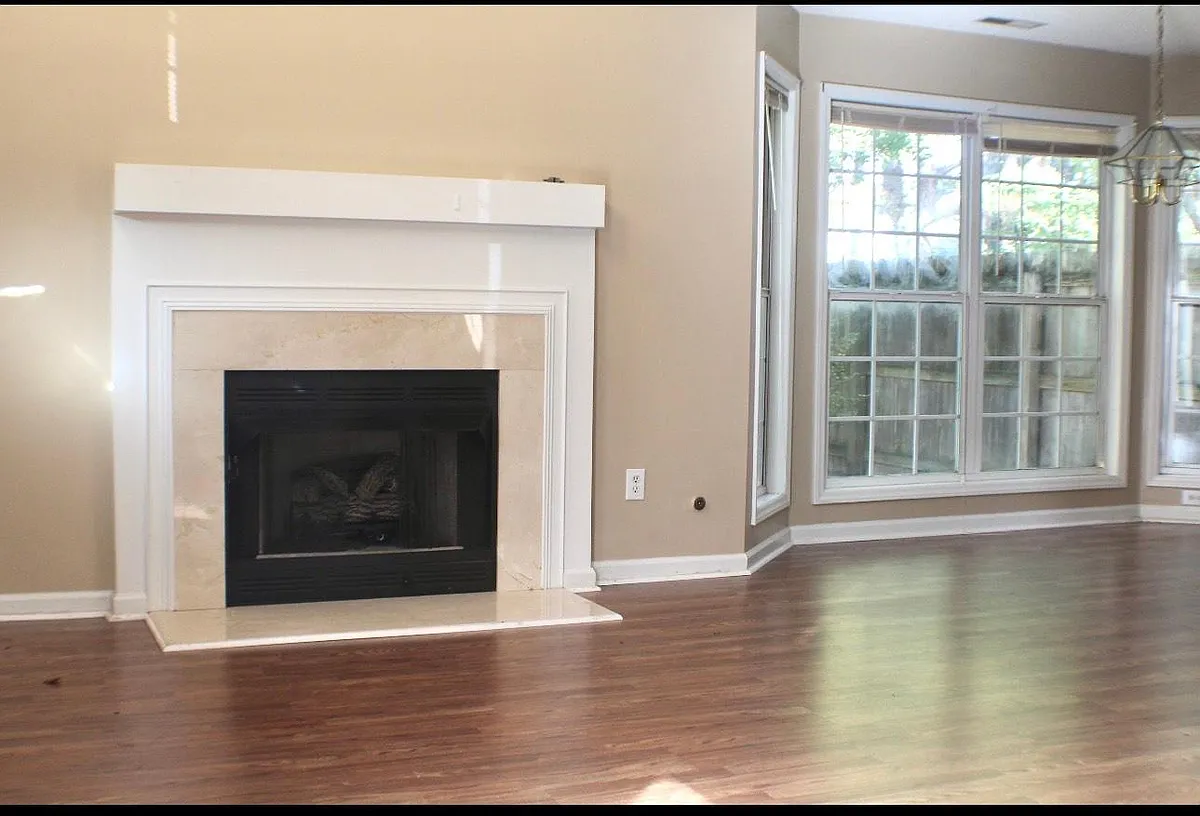 Building Photo - 1337 Beacon Village Dr