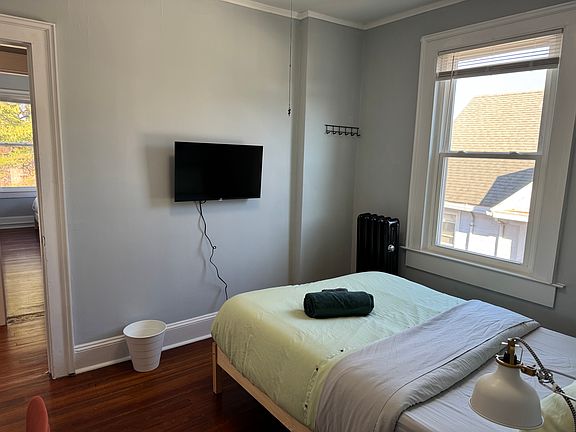 3rd image of 27 Spring St