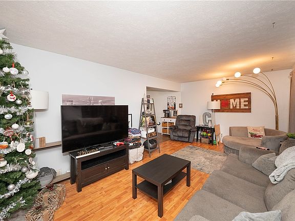 3rd image of 1065 E 348th St