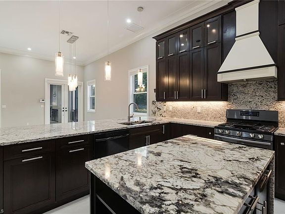 5th image of 3585 33rd AVE NE