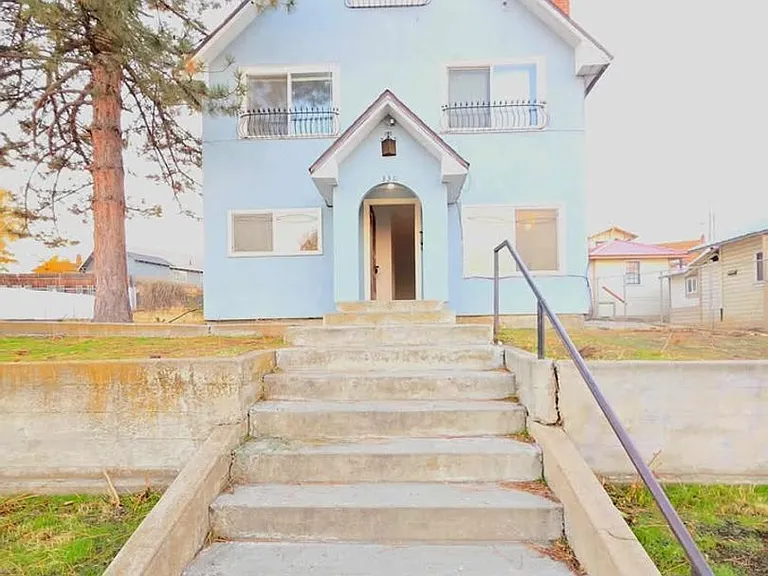 330 Roosevelt Ave — Photo 22