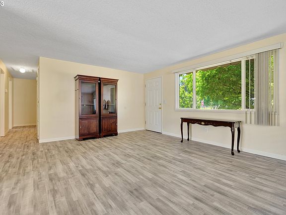 3rd image of 4005 NE 65th Ave