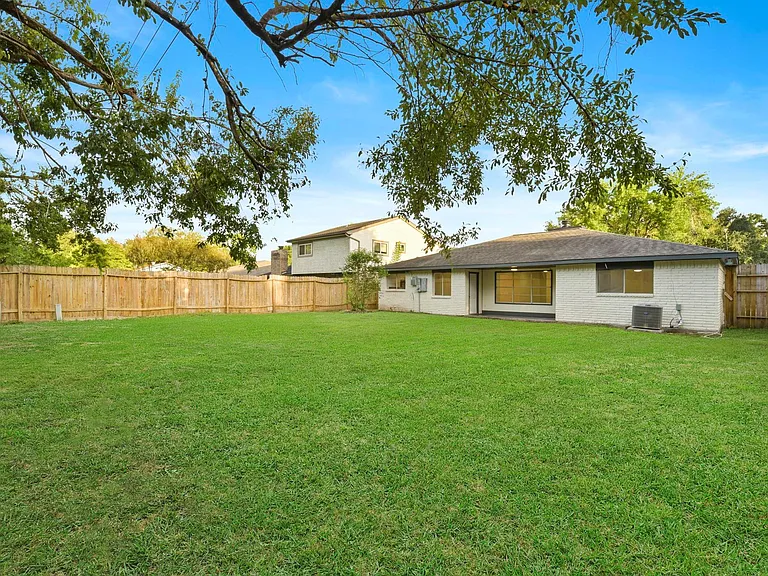 2322 Aprilmont Dr — Photo 28