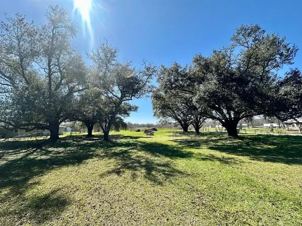 302 Lower Country Dr, Bourg, LA 70343