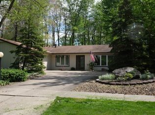 12167 Park Cliff Rd, Strongsville, OH 44136
