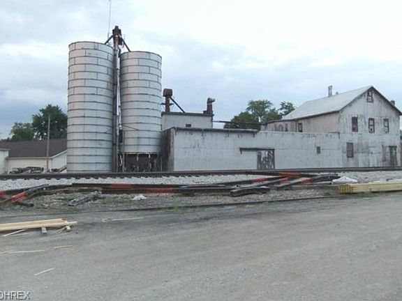 2nd image of 227 N Main St