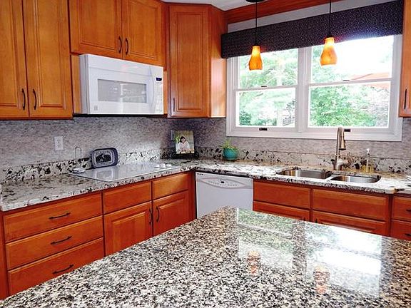 3rd image of 15958 Woodlet Way Ct