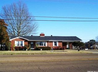336 N Broad St, Lexington, TN 38351