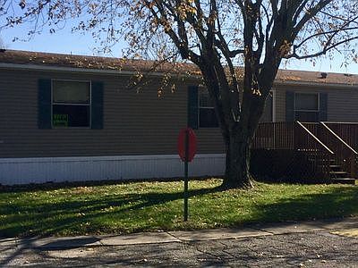 4th image of 90 Lakeview Ct