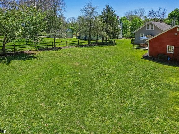 4th image of 116 Readington Rd