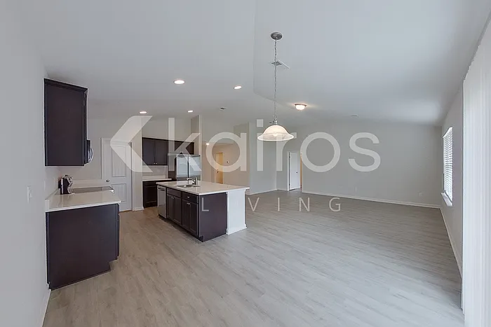 3 bed, 2.0 bath, 1733 sqft, $1,995 — Photo 4