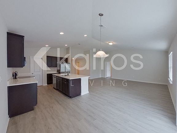 4th image of 22 Duluth Dr