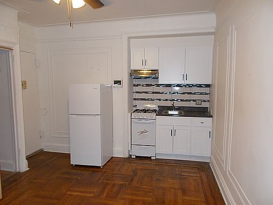 1st image of 400 Lincoln Pl APT 1B