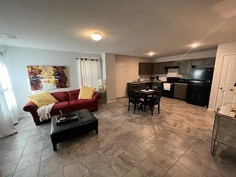 2 bed, 1.5 bath, 979 sqft, $1,150 — Photo 2
