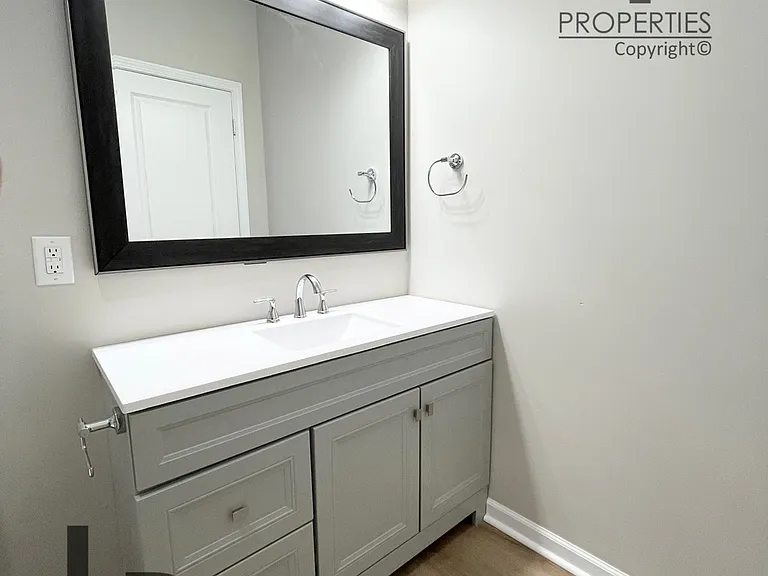 426 N Broadway #4 — Photo 5