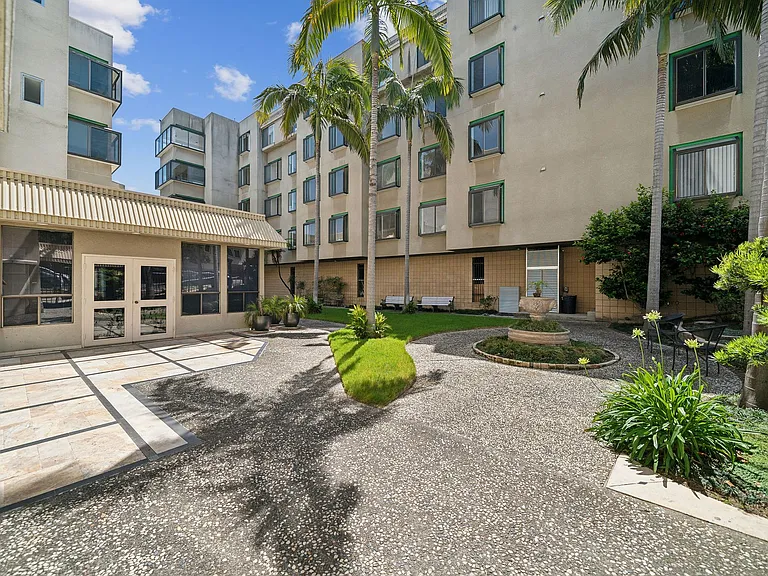Park Glenview Apartments- Boutique Senior Living — Photo 1