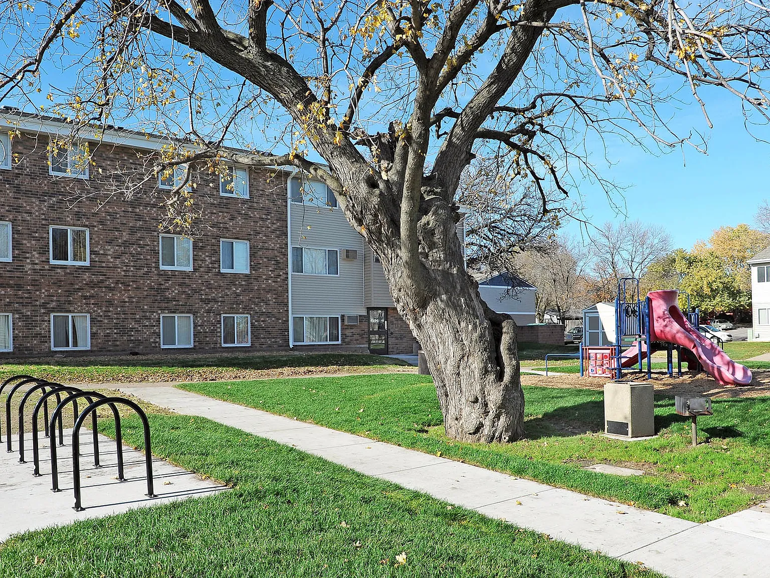 Lonnie Adkins Court — Photo 2