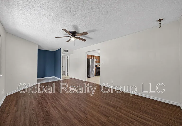 306 Meadow Dr — Photo 8