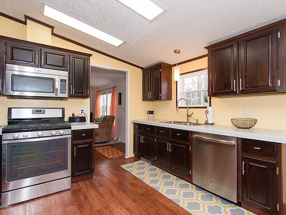 4th image of 9067 Long Lake Dr E