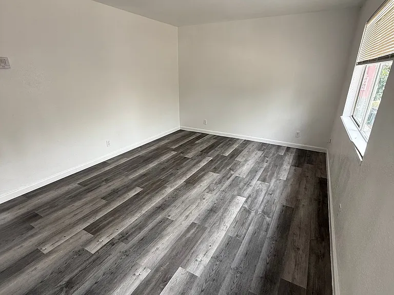390 Henshaw Ave — Photo 17