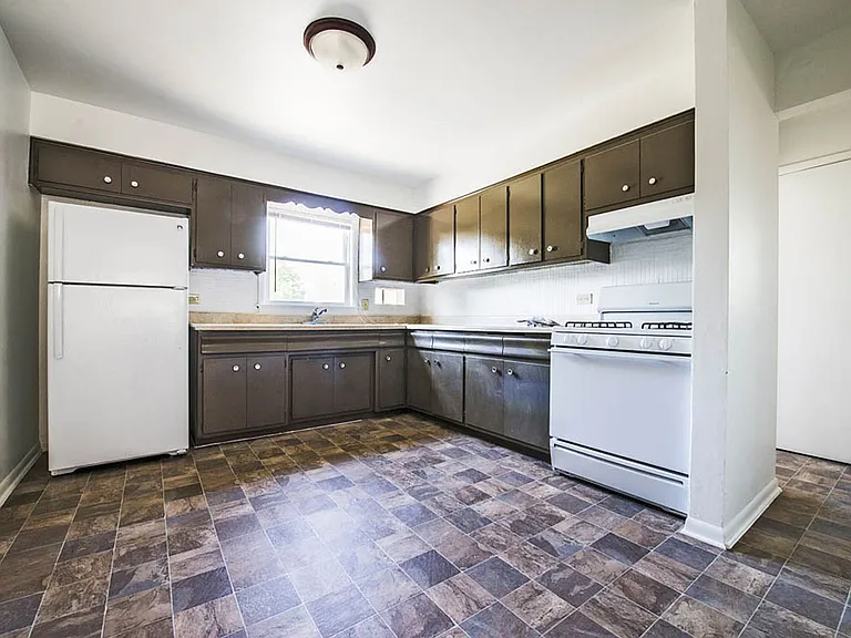 470 Gordon — Photo 23