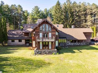 9037 Maidens Rd, Bear Lake, MI 49614