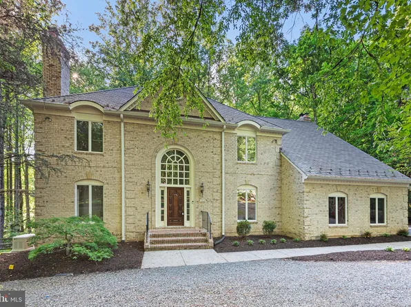 1010 Bowen Ct, Great Falls, VA 22066