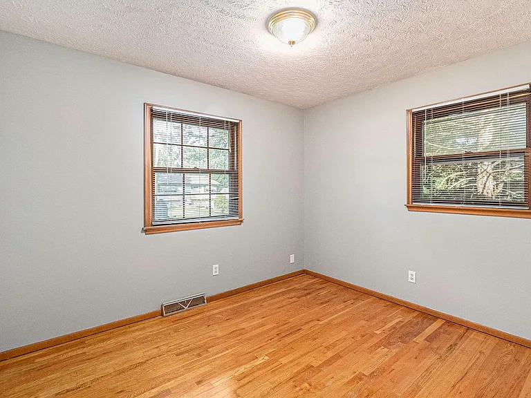 7208 Pine Dr — Photo 8