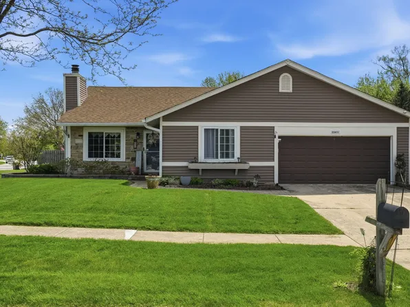 2S631 Angeline Ct, Warrenville, IL 60555