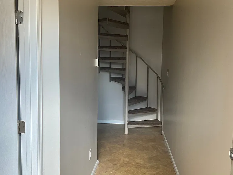 693 Chuck Gray Ct — Photo 8