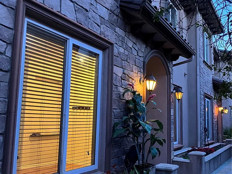 128 E Broadway #I — Photo 23